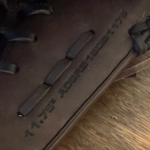 Wilson A950 Classic Brown Leather Glove - Picture 7 of 7